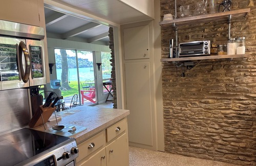 Lakeshore Addition House | Lakefront Family Haven on Lake Austin - Guest Rated 10/10