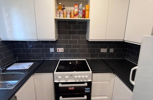 Thamesmead House | Close London City Airport- PetOK - Free Parking