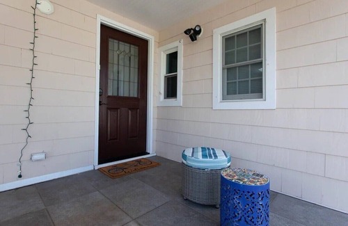 White Plains House | Convenient Hotel Near Train to NYC with Family-Friendly Amenities