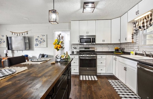 Waldron House | Experience KC: Family-Friendly Stay with Pool & Breakfast