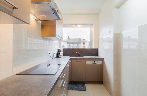 Haringrode Apartment | Convenient Stay Near Antwerp Central Station with Pool & Spa