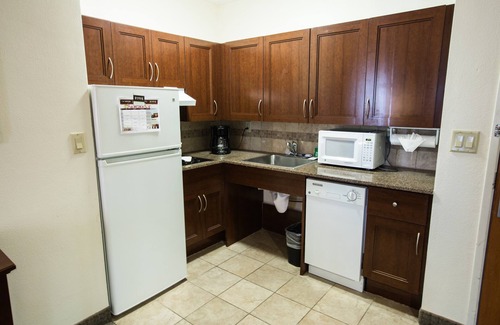 Montopolis Condo | Convenient Hotel Near Austin Airport with Free Breakfast & Pool
