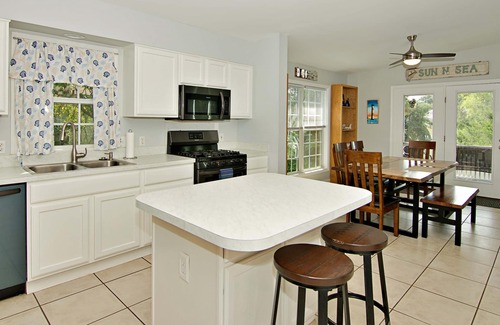 Charleston House | Perfectly Situated Hotel Near Beach & Downtown Charleston