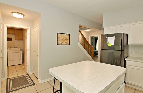 Charleston House | Perfectly Situated Hotel Near Beach & Downtown Charleston