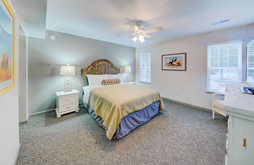 Sea Scape Resort | Family-Friendly Retreat near Beach with Pool and Spa Access