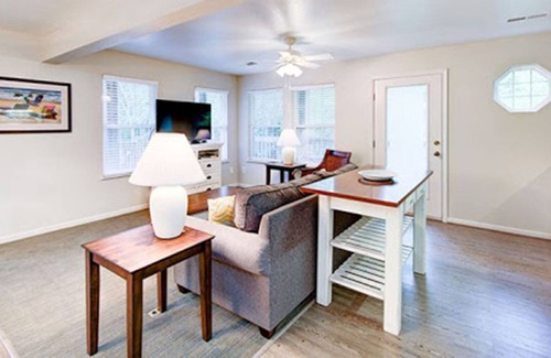 Sea Scape Resort | Family-Friendly Retreat near Beach with Pool and Spa Access