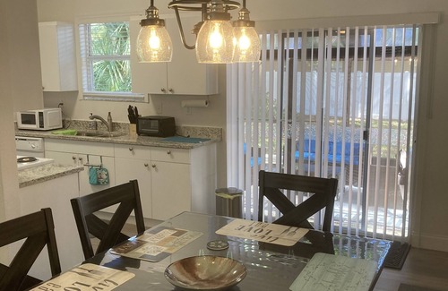 Bayou Oaks House | Impeccable Home Near Beaches & Downtown with Ocean View