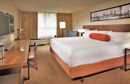 Wilburton Hotel | Relaxing Retreat Near Top Coffee Shops with Pool Access