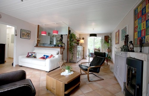 Salleboeuf House | Idyllic Retreat near Bordeaux with Garden & Spa Amenities
