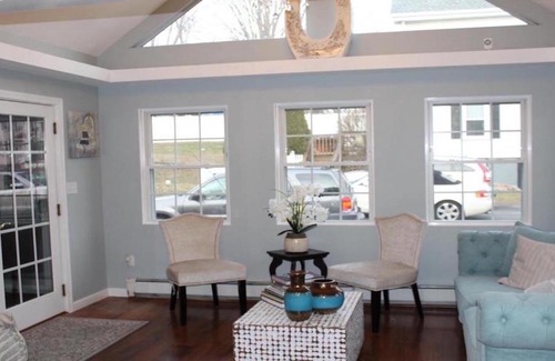 Marlborough House | Convenient Boston Retreat with 5 Beds, Parking & Laundry