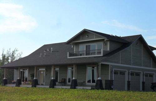 De Winton Cottage | Close to Calgary and Spruce Meadows Esquestrian