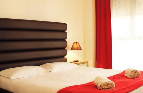 Eguilles Hotel | Close to Cannes and Grand Place! Free Parking & Onsite Pool