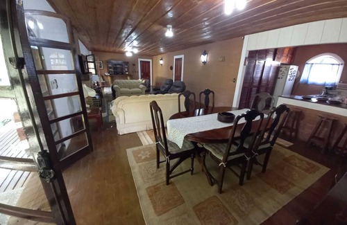 Vila Natal Cottage | Relaxing Retreat Near Capivari Surrounded by Nature