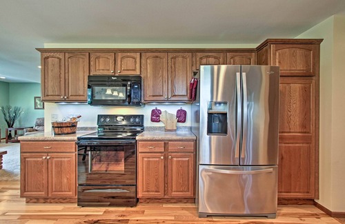 Mauston Other | Perfect for Groups Near Castle Rock Lake & WI Dells!