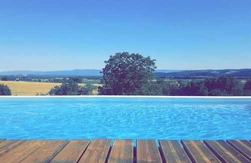 Cuq Apartment | Unforgettable Stay Near Castres with Panoramic Views