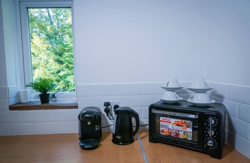Newbury Apartment | Prime Location Studio with Kitchen & Top Guest Ratings
