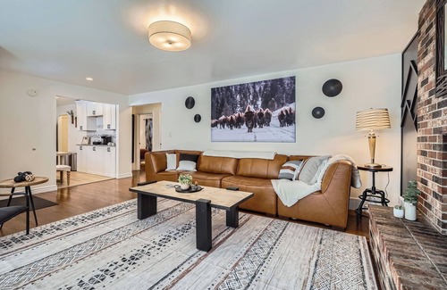 Scenic Heights House | Ideal Family Retreat Near Denver with Pool and Spa Amenities