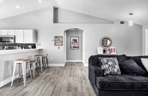 Thousand Oaks House | Close to Disney, 3 bed, 2 bath, Heated Pool, Jacuzzi, Pets ok, Game room