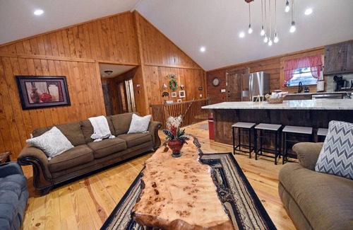 Morganton Cabin | Authentic Log Cabin Retreat in Beautiful Blue Ridge, GA