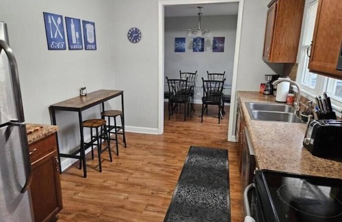 Naperville House | Convenient 3-Bedroom Retreat Near Downtown Naperville