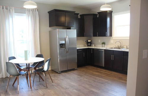 New Palestine House | Convenient Retreat Near Downtown Indianapolis with Ocean View