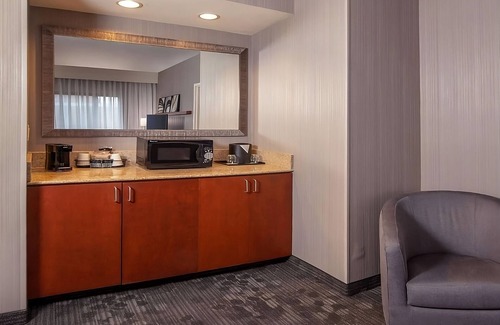 Newark Hotel | Convenient Stay Near Downtown Wilmington with Pool & Free Parking