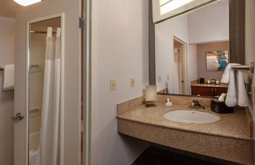 Newark Hotel | Convenient Stay Near Downtown Wilmington with Pool & Free Parking