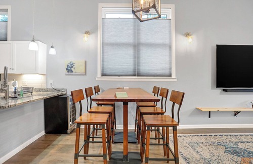 Indianapolis House | Prime Location: Downtown Hotel with Spa & Family Amenities