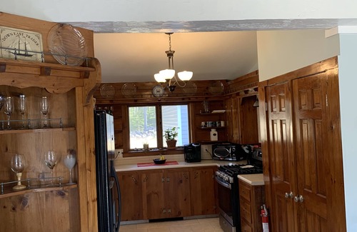 Spruce Head House | Ideal Getaway: Close to Attractions Yet Peaceful Retreat