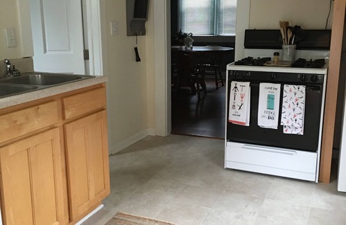 Pendleton House | Ideal Getaway Near Indy: Pool, Breakfast & Pet Friendly