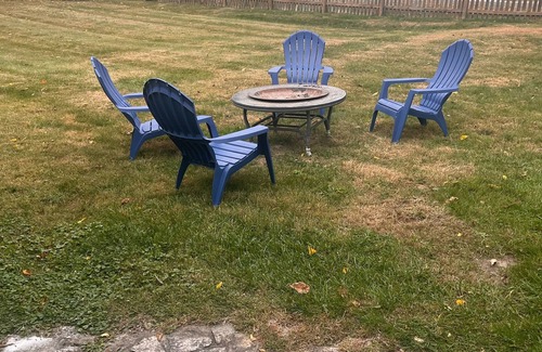 Pendleton House | Ideal Getaway Near Indy: Pool, Breakfast & Pet Friendly