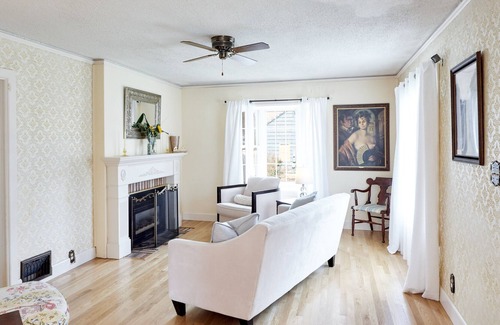 Woodstock House | Close to Everything in charming area