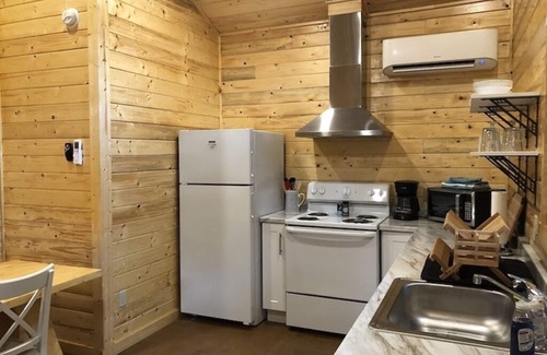 Broken Bow Cabin | Ideal Getaway Near State Park with Hot Tub & Spa Amenities