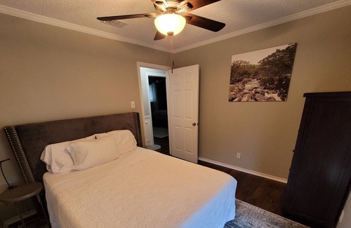 Northeast Carrollton House | Close to everything - Family friendly