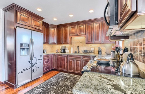 Lamar Heights Area House | Prime Location with Spa, Fireplace & Large Backyard Retreat