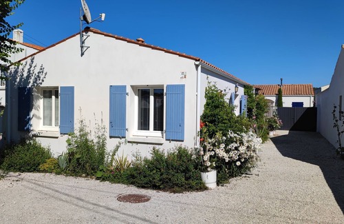 Saint-Georges-d'Oleron House | Oceanfront Retreat: Steps from Village & Beach Access