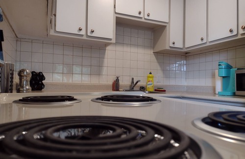 North Bay Apartment | Convenient Highway Access with Cozy Comfort and Spa Amenities