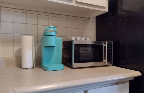 North Bay Apartment | Convenient Highway Access with Cozy Comfort and Spa Amenities