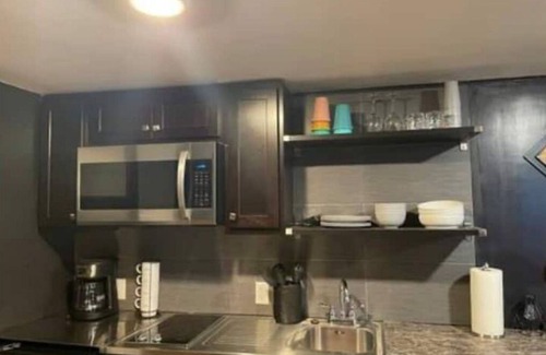Columbia House | Convenient Stay Near Hospital & Downtown, Sleeps 10
