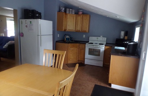 Hyannis House | Prime Location: Close to Beaches, Shopping & Downtown