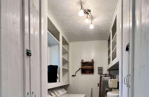 Three Oaks House | Close to Journeyman & 10 mins to Lake Michigan!