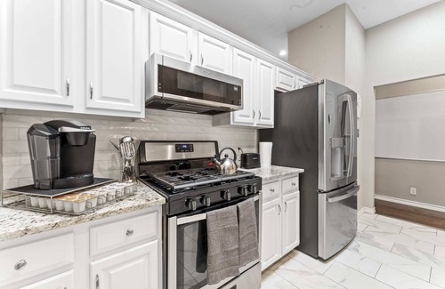 Round Rock House | Convenient Stay Near Kalahari with King Beds & Fast WiFi