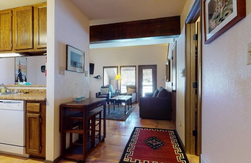 Angel Fire Condo | Ideal Ski Retreat: Fireplace, Pool & Scenic Views