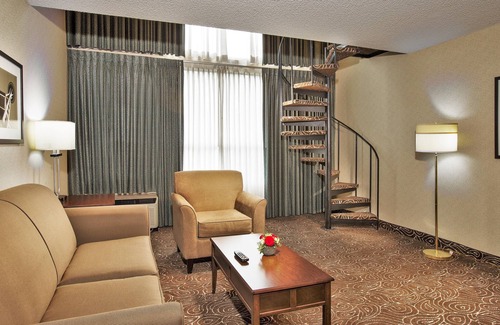 Wilburton House | Conveniently Located Hotel with Pool & Pet-Friendly Rooms