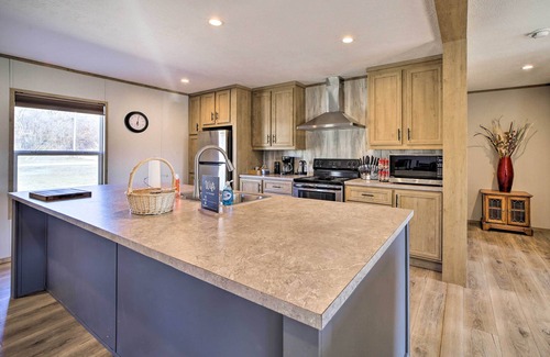 Afton House | Inviting Bernice Home: Pet-Friendly Near Marinas!
