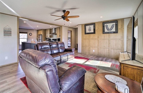 Afton House | Inviting Bernice Home: Pet-Friendly Near Marinas!