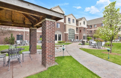 Okemos Condo | Convenient Stay Near Michigan State University with Spa Access