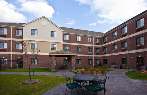 Okemos Condo | Convenient Stay Near Michigan State University with Spa Access