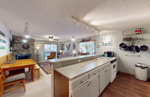 Angel Fire Condo | Cozy Wren 101: Steps to Lifts with Fireplace & Kitchen