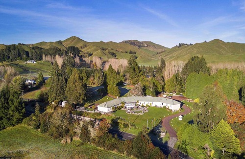 Raetihi Cabin | Close to Mt Ruapehu ski fields, ideal for family reunions, 14 rooms & 6 cabins